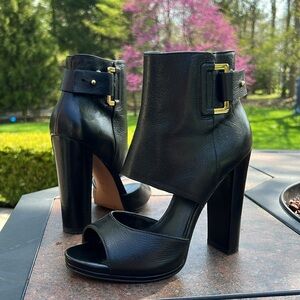 NINE WEST FLATFORM SIDE ZIP HEEL